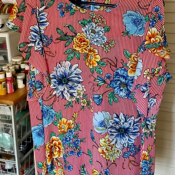 Women’s floral tunic style blouse - Picture 1 of 3